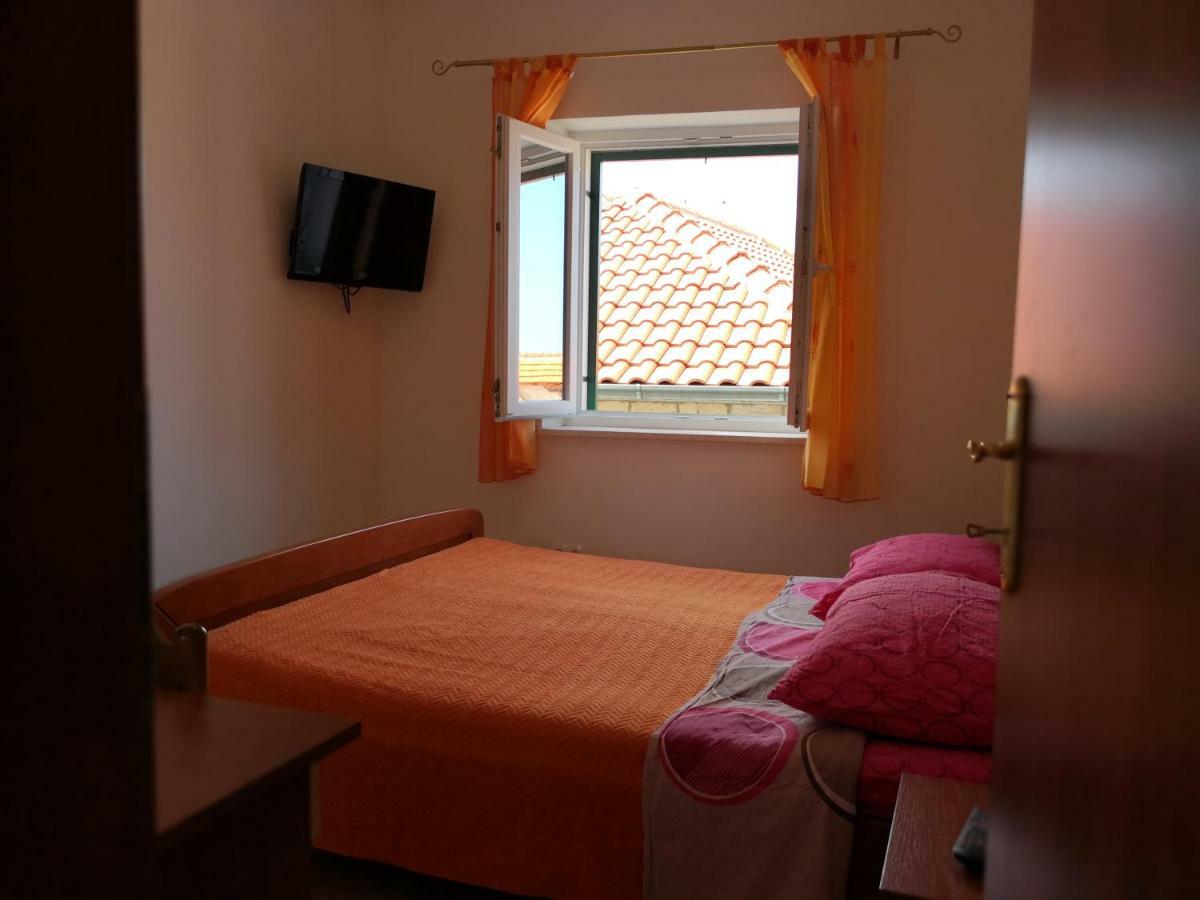 Apartments Jaksic Postira Buitenkant foto