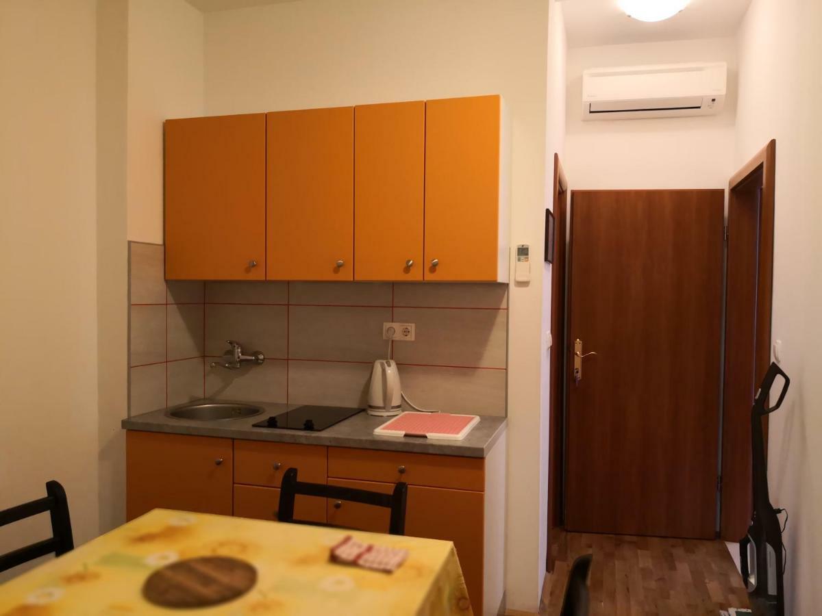 Apartments Jaksic Postira Buitenkant foto
