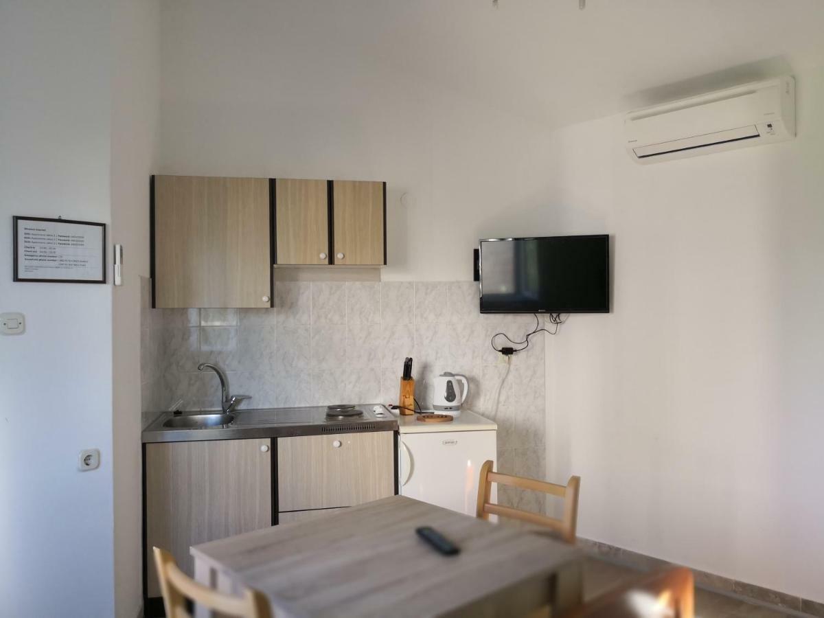 Apartments Jaksic Postira Buitenkant foto