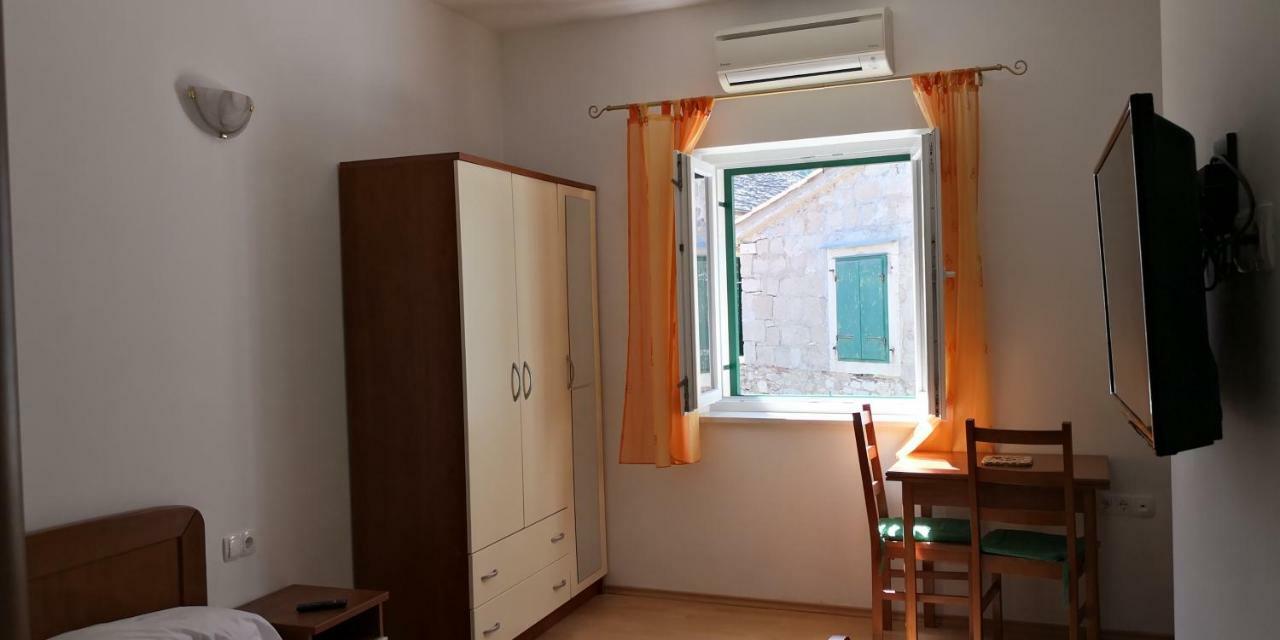 Apartments Jaksic Postira Buitenkant foto