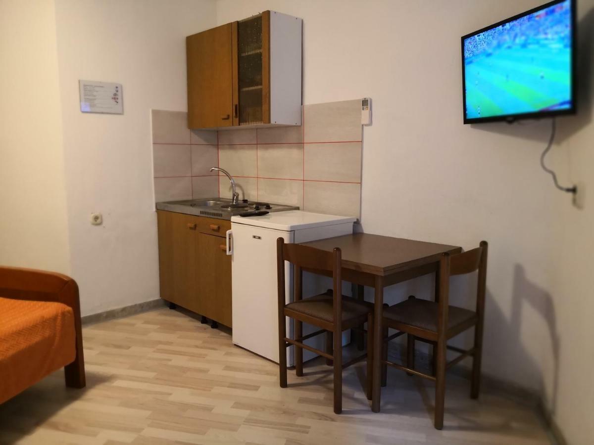 Apartments Jaksic Postira Buitenkant foto