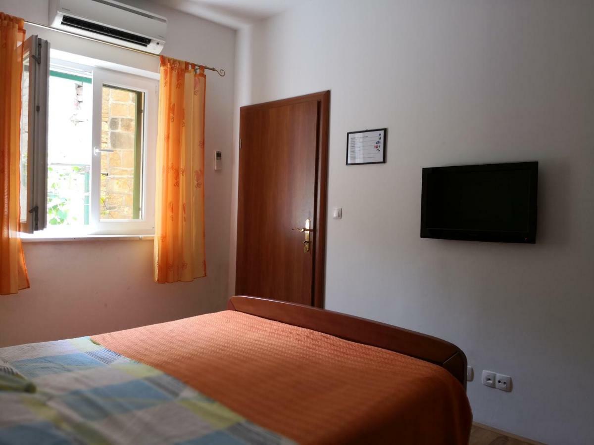 Apartments Jaksic Postira Buitenkant foto